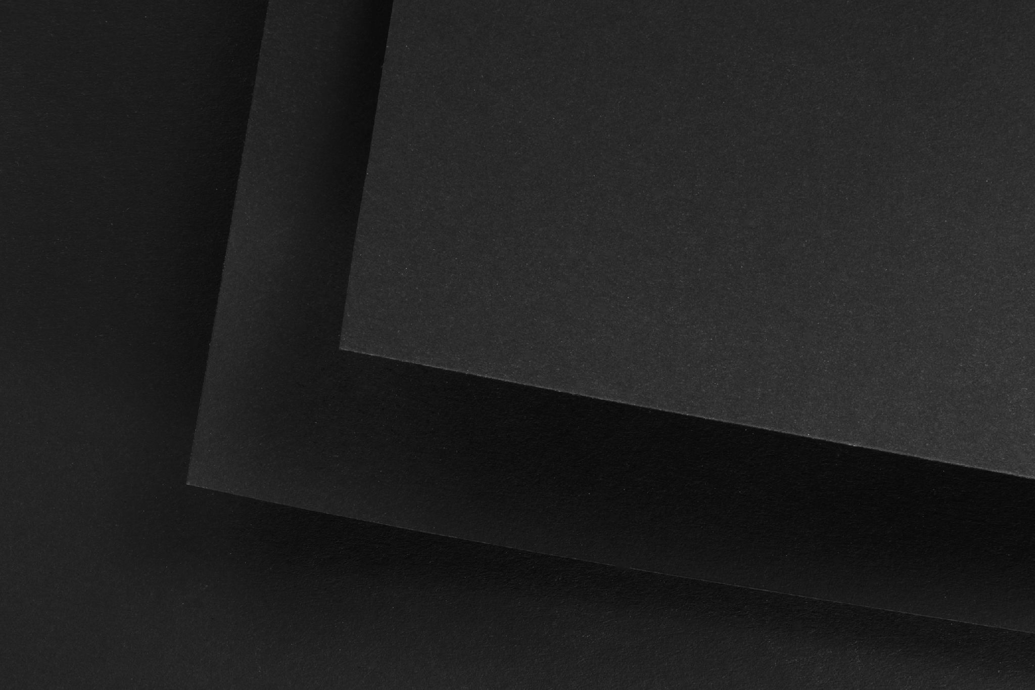 На полоске черного картона с помощью. Бумага а3 Fabriano черная. Черная матовая бумага. Черная дизайнерская бумага. Дизайнерский картон черный.